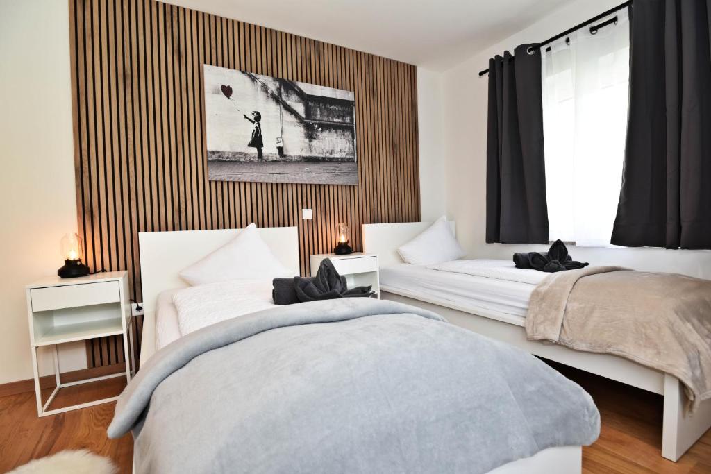 Familienzimmer mit Doppelbett und Einzelbett